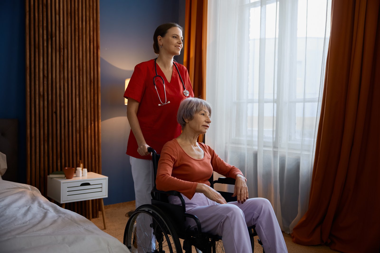 Equipe médica multidisciplinar reunida discutindo caso clínico